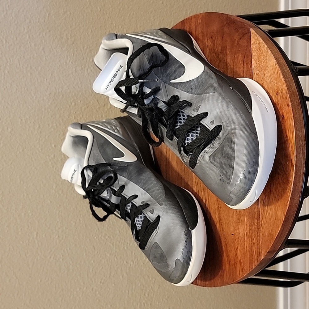 NIKE WOMEN'S VOLLEYBALL SHOES
